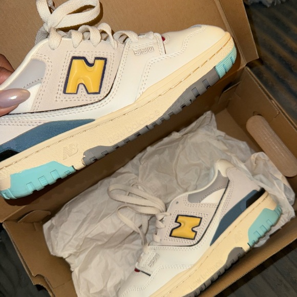 New Balance 550 - Picture 2 of 3